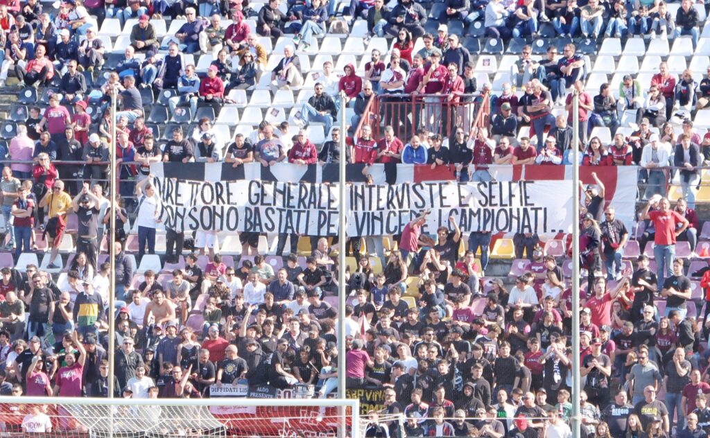 striscione ultrà reggina contro dg praticò