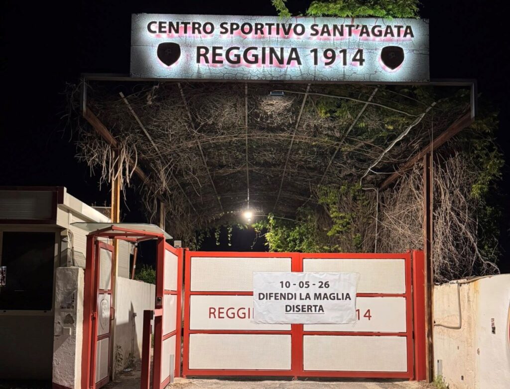 striscioni ultrà reggina contro la proprietà