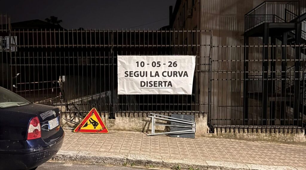 striscioni ultrà reggina contro la proprietà
