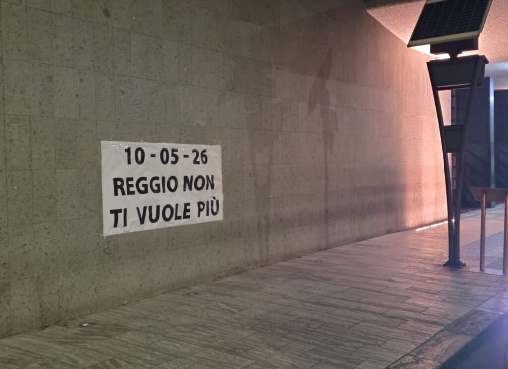striscioni ultrà reggina contro la proprietà