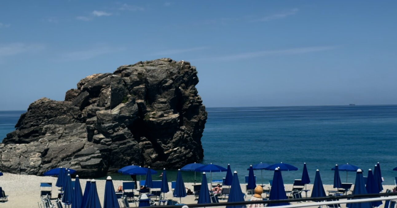 turisti e bagnanti a Palmi