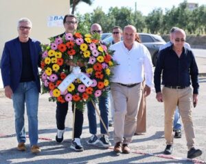 2. Deposizione corona di fiori