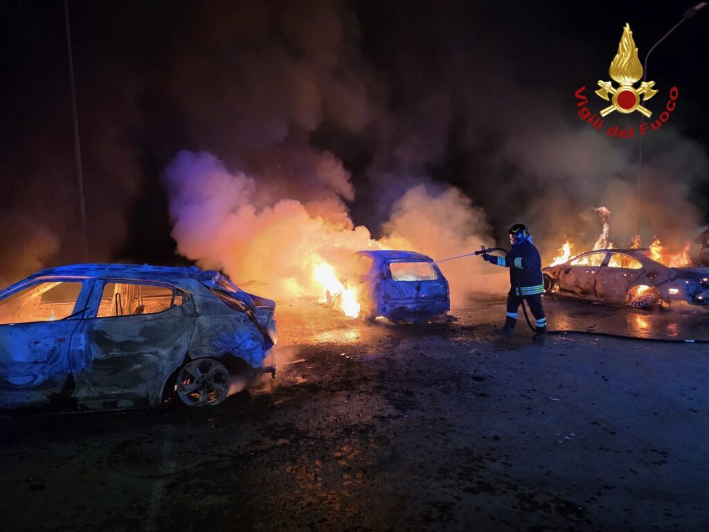 Auto fiamme Nizza di Sicilia