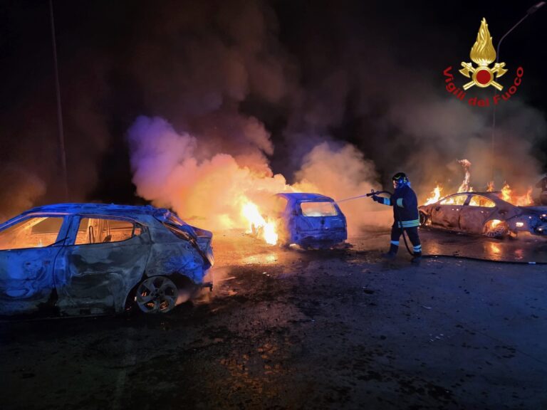 Auto fiamme Nizza di Sicilia