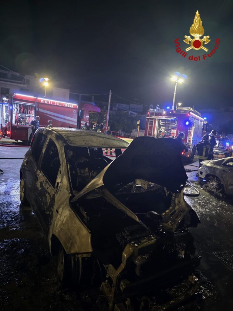 Auto fiamme Nizza di Sicilia