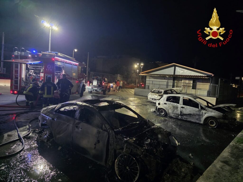 Auto fiamme Nizza di Sicilia