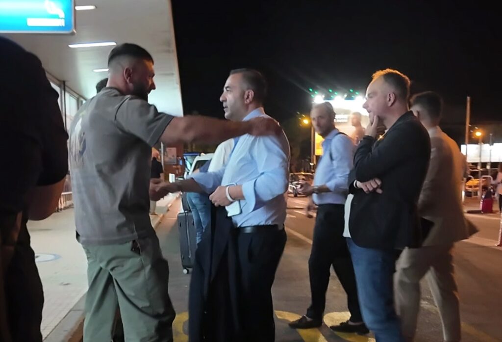 Cannizzaro all'aeroporto di ritorno da Roma dopo firma Lotito per acquisto Reggina