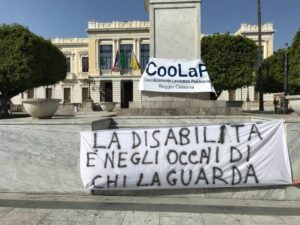 Coolap striscione Piazza Italia