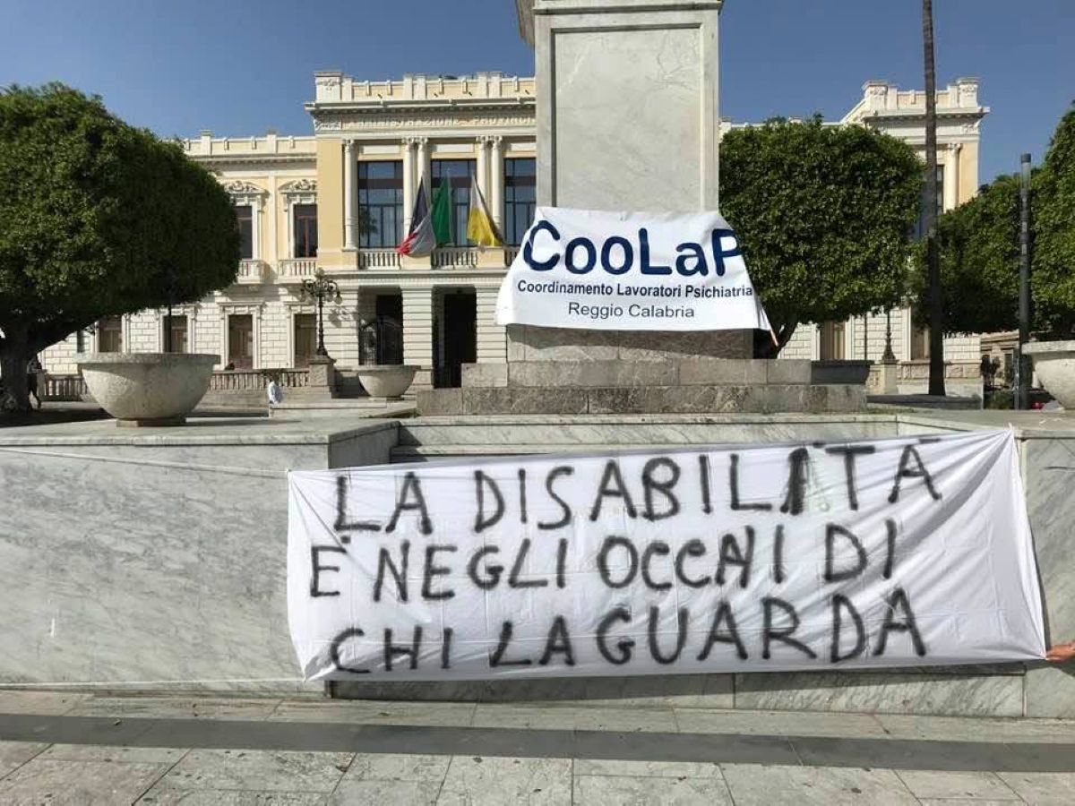 Coolap striscione Piazza Italia