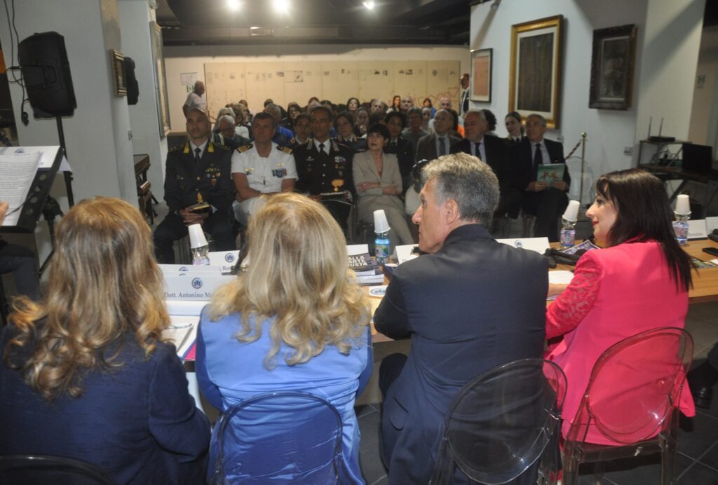 Dalla parte giusta. Storie di eroi sconosciuti delle Forze di Polizia