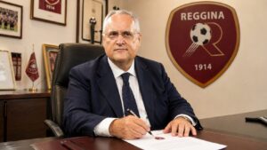 Lotito firma per prendere la Reggina