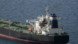 Nave colpita Stretto di Hormuz
