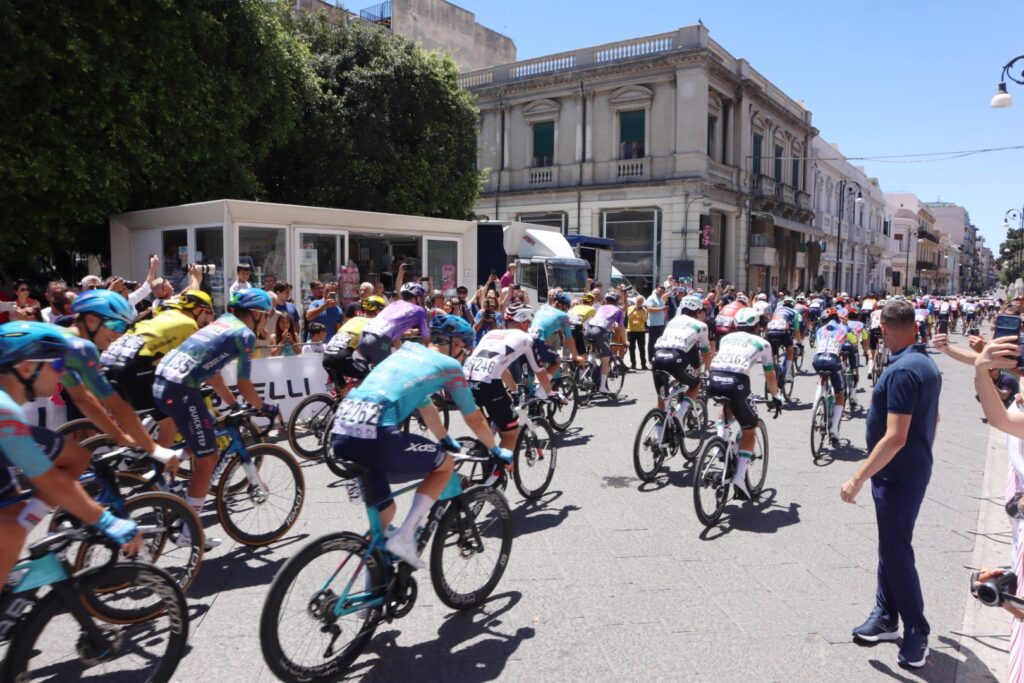 Partenza Giro d'Italia Next Gen da Piazza Duomo