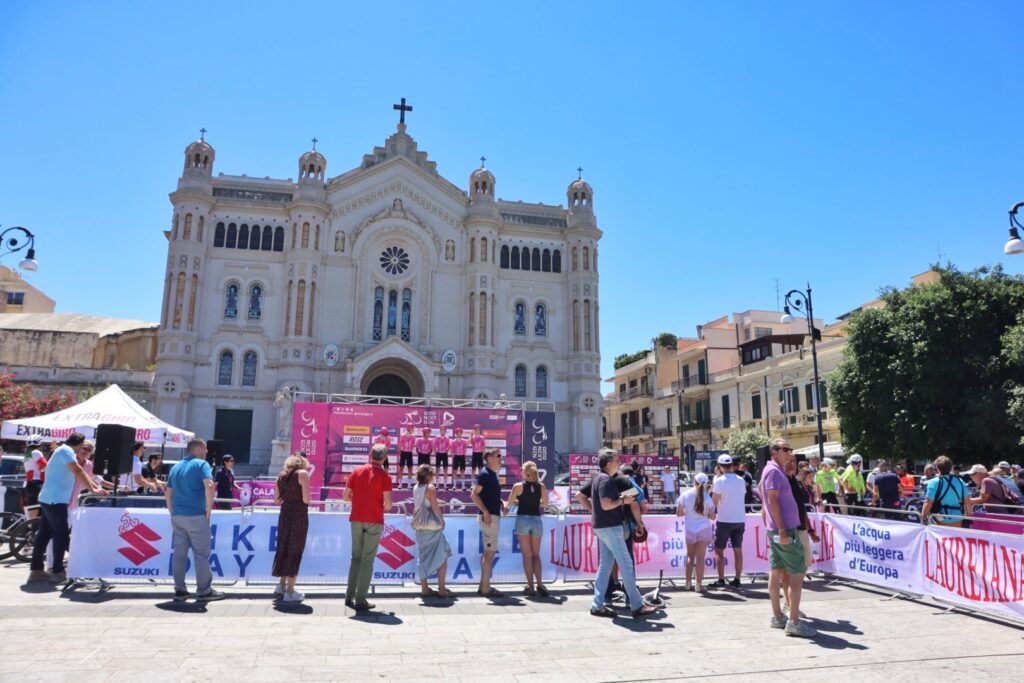 Partenza Giro d'Italia Next Gen da Piazza Duomo