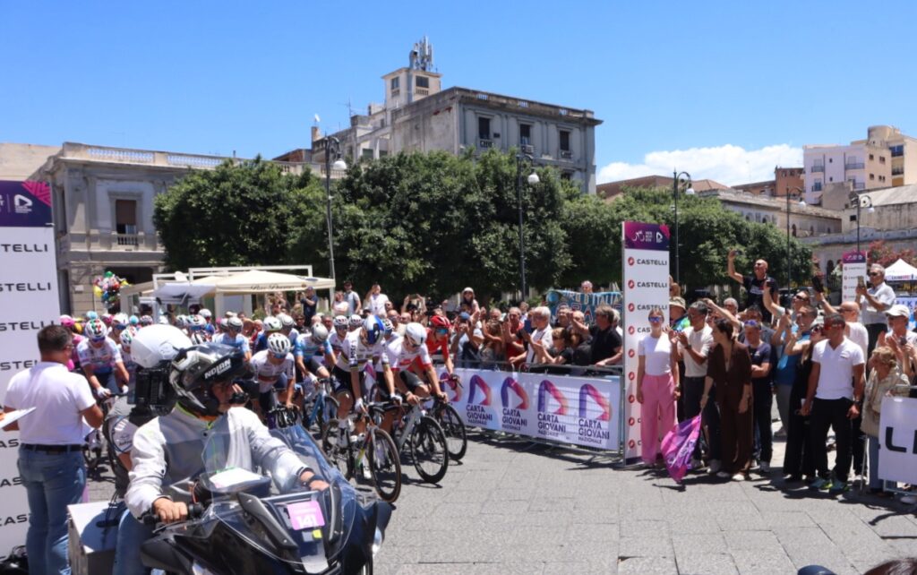 Partenza Giro d'Italia Next Gen da Piazza Duomo