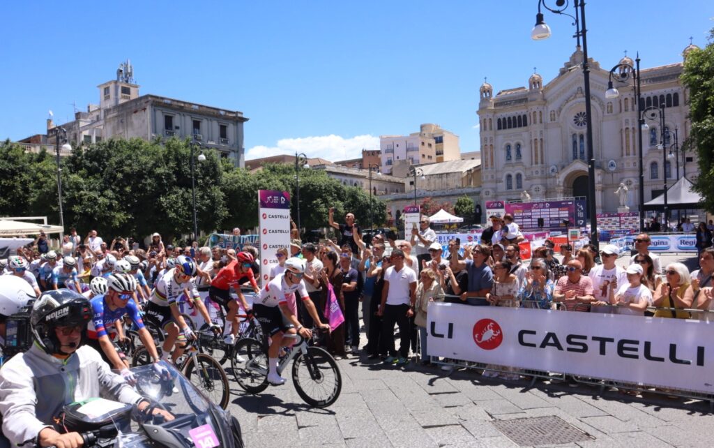 Partenza Giro d'Italia Next Gen da Piazza Duomo