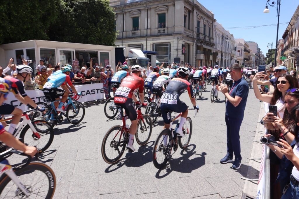 Partenza Giro d'Italia Next Gen da Piazza Duomo