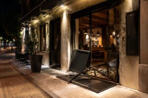 Ristorante danneggiato di notte
