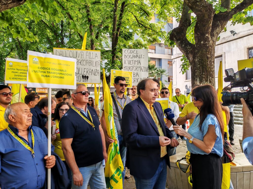 Sit-in Olio Grano Prefettura di Cosenza