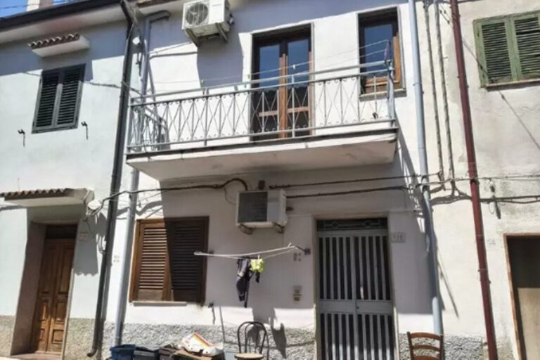 abitazione braccianti bruciati vivi amendolara