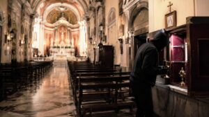 atto sacrilego furto chiesa
