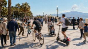 bici e monopattini sul Lungomare Falcomatà