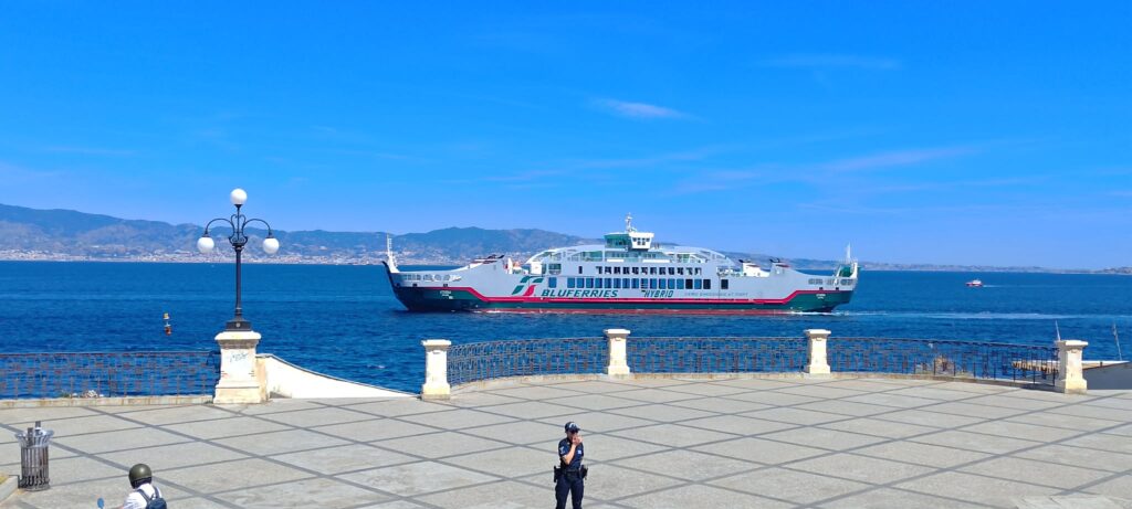 bluferries lungomare falcomatà