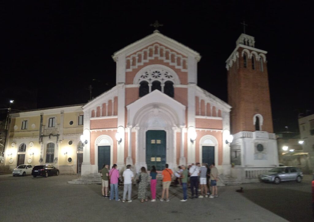 comunità in preghiera a bagnara davanti a chiesa del rosario
