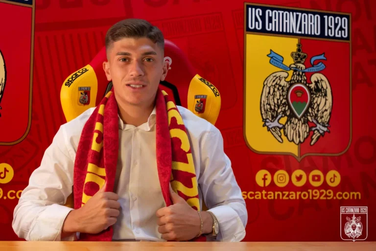Favasuli, il saluto al Catanzaro è da pelle d’oca: “il vostro affetto mi ha fatto commuovere, vi auguro il meglio perché lo meritate”