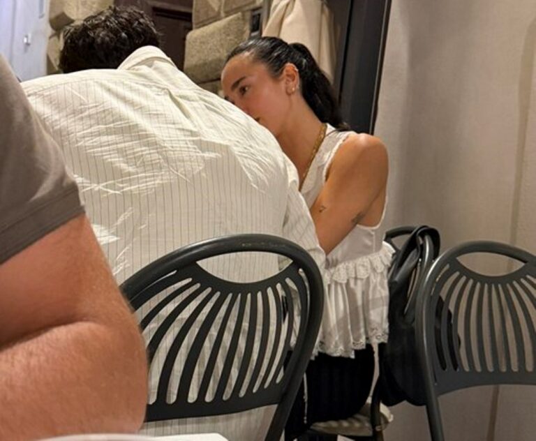Dua Lipa sceglie Tropea dopo il matrimonio in Sicilia: la Calabria entra nel viaggio da favola della popstar | FOTO
