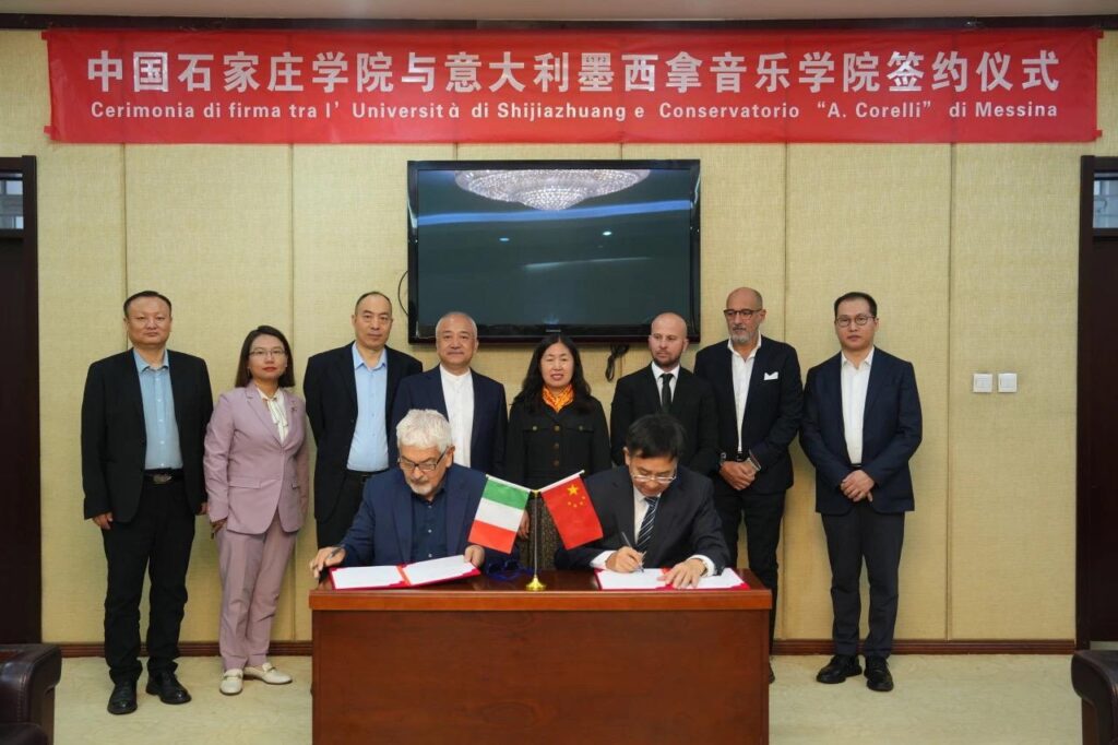 firma accordo Conservatorio Corelli e Università Cinese