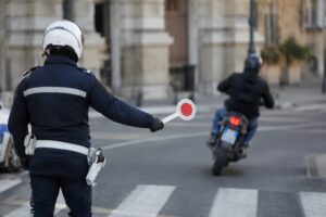 fugge all'alt polizia