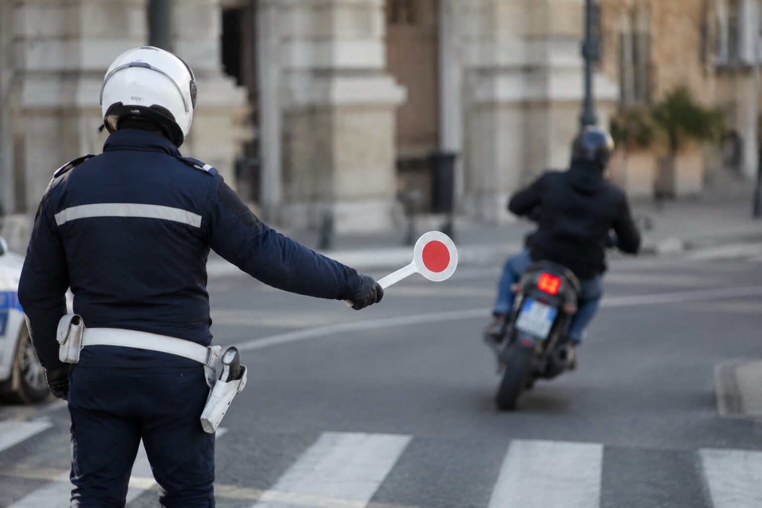 fugge all’alt polizia