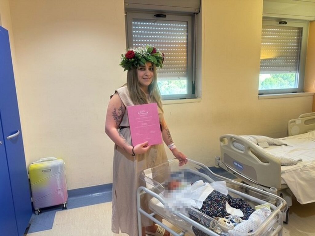 giovane partorisce e si laurea a messina