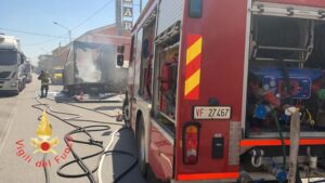 incendio autocarro