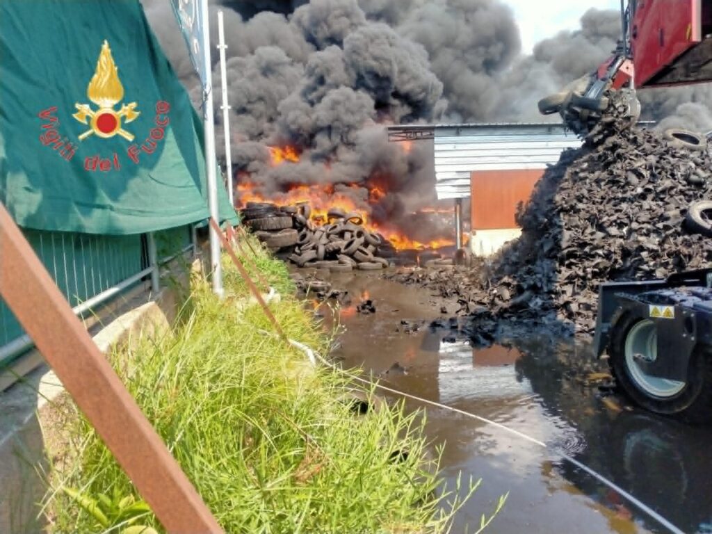 incendio lamezia terme