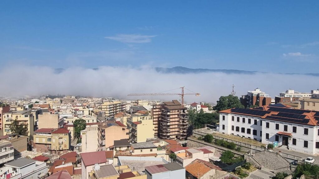nebbia inghiotte reggio calabria 5 giugno 2026