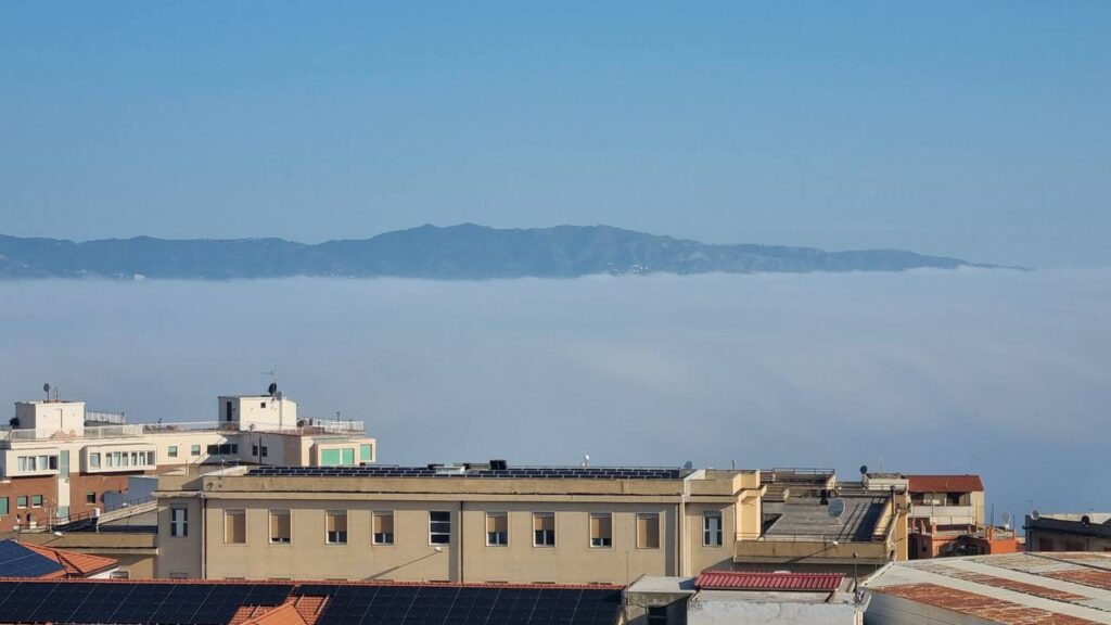 nebbia inghiotte reggio calabria 5 giugno 2026