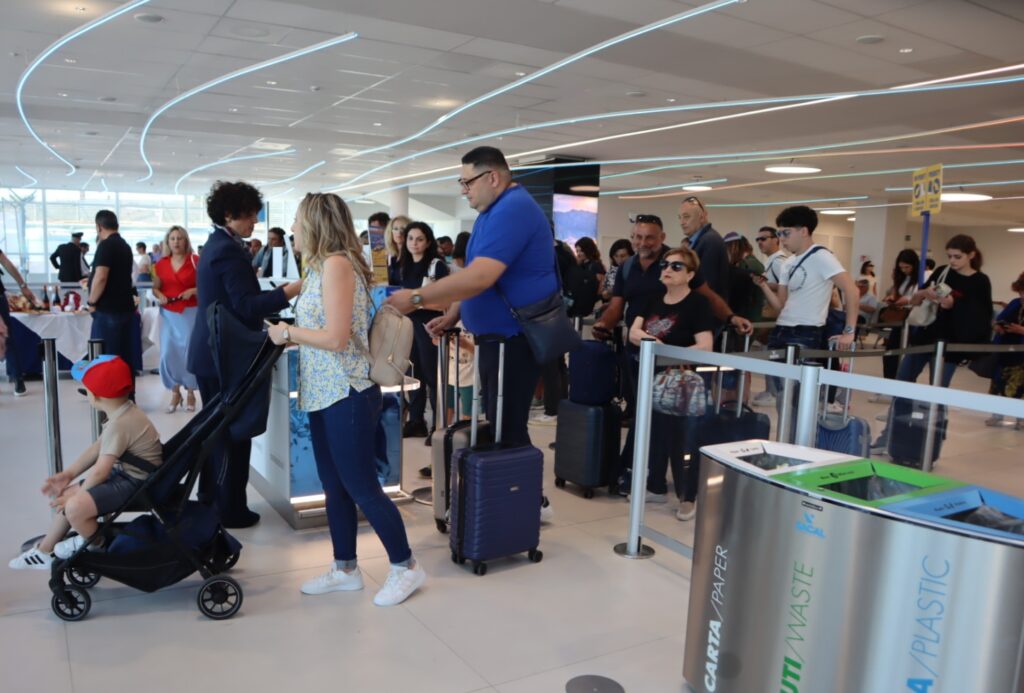 passeggeri aeroporto di reggio calabria