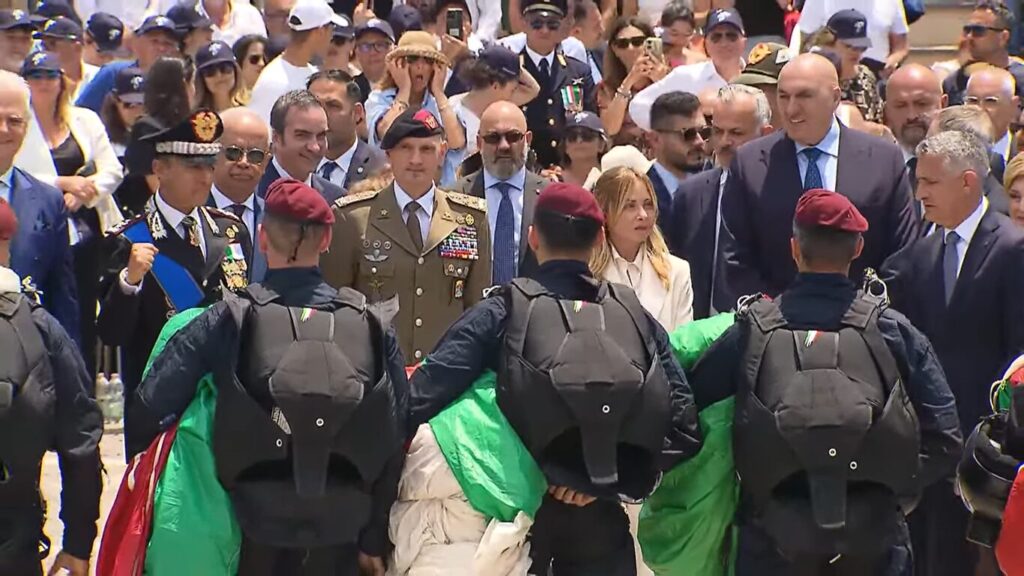 saluto meloni e ministri ai paracadusti festa dei carabinieri