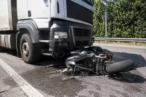 scontro camion moto