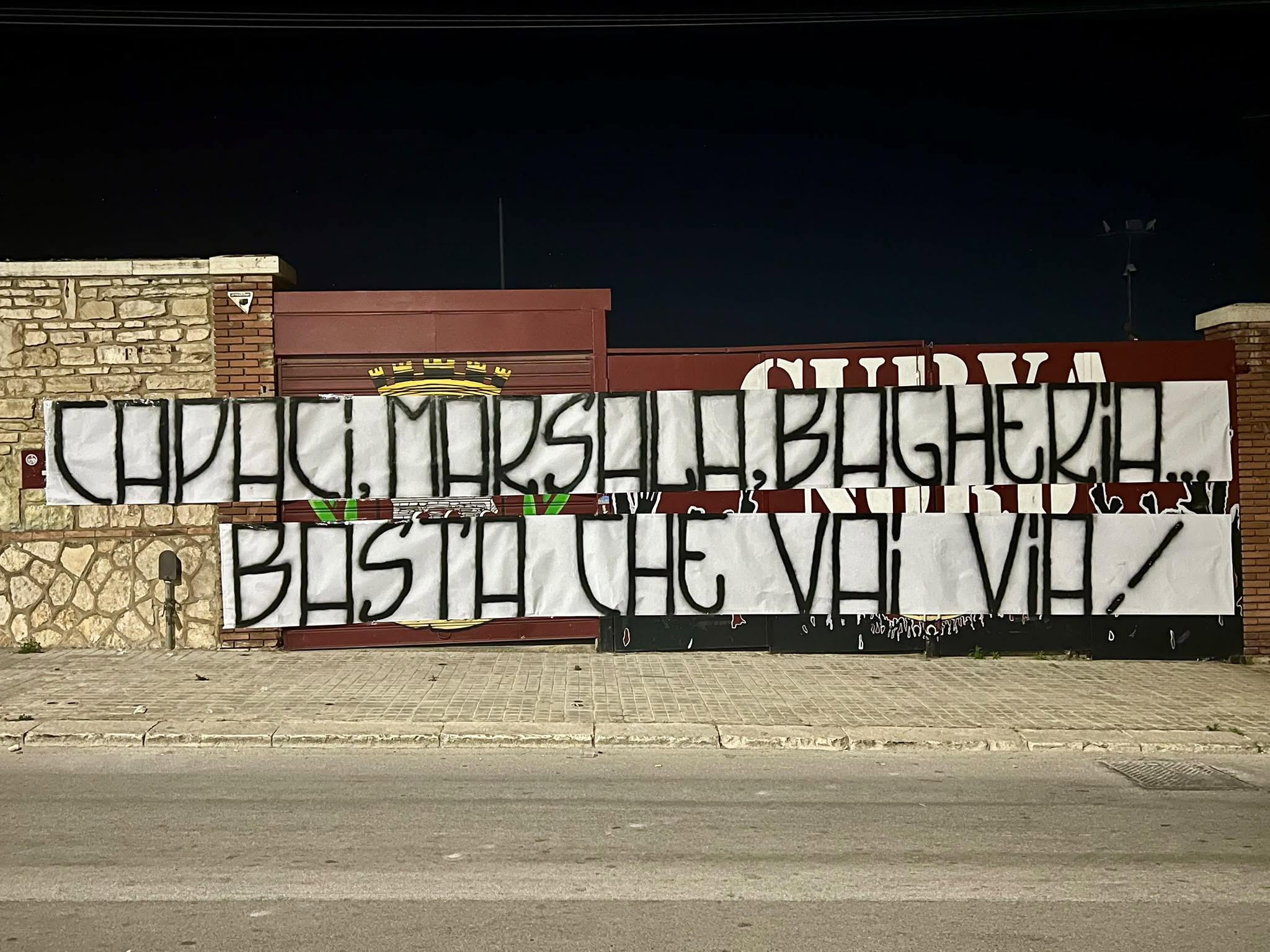 striscione contro antonini a trapani