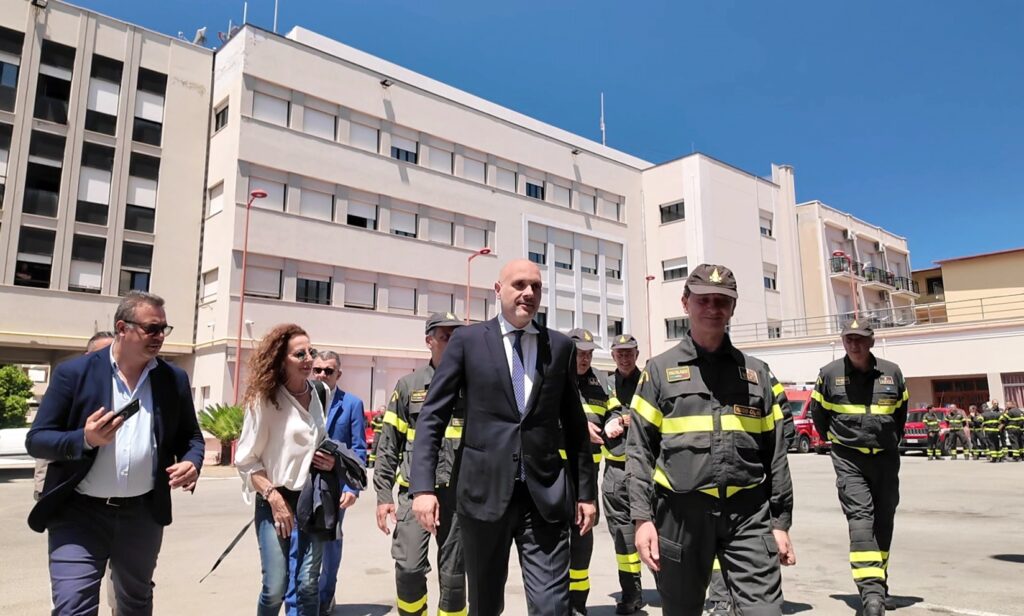 vigili del fuoco visita sottosegretari ferro e prisco