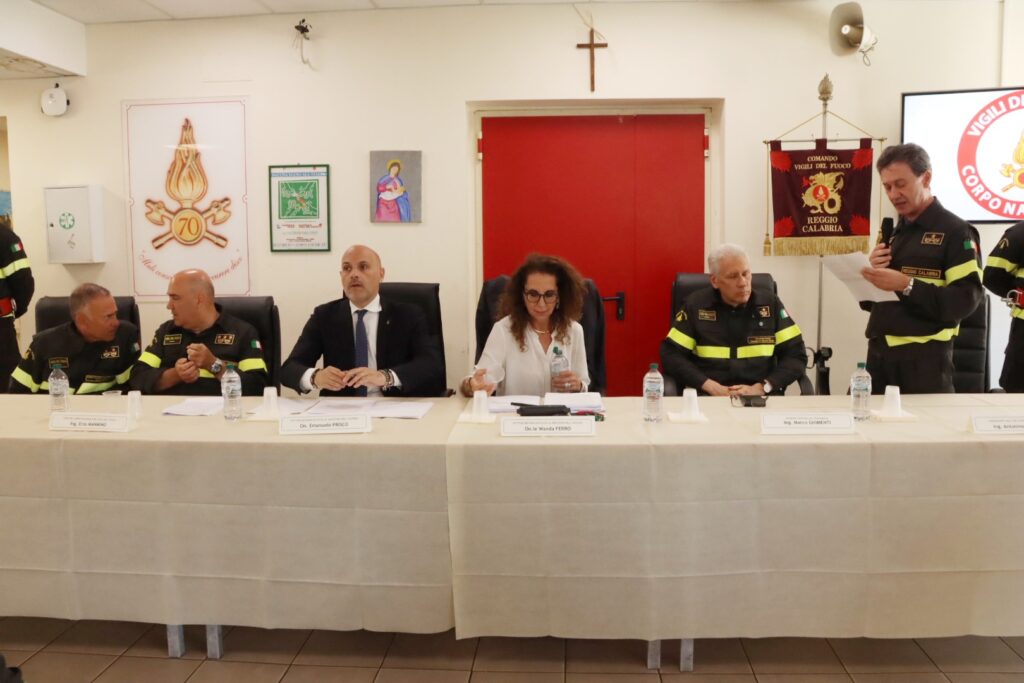 vigili del fuoco visita sottosegretari ferro e prisco