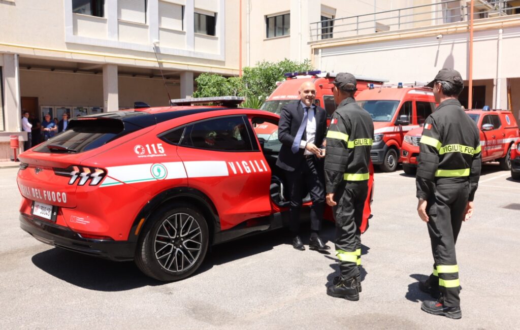 vigili del fuoco visita sottosegretari ferro e prisco