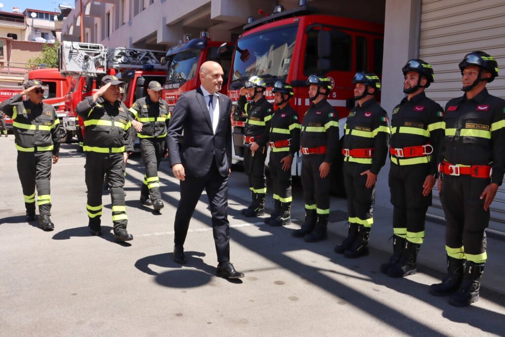 vigili del fuoco visita sottosegretari ferro e prisco