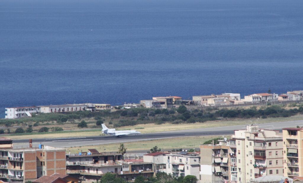 volo giorgia meloni atterra aeroporto reggio calabria 5 giugno 2026