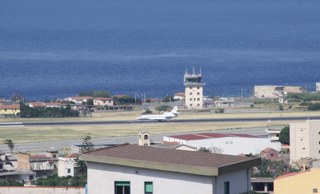 volo giorgia meloni atterra aeroporto reggio calabria 5 giugno 2026