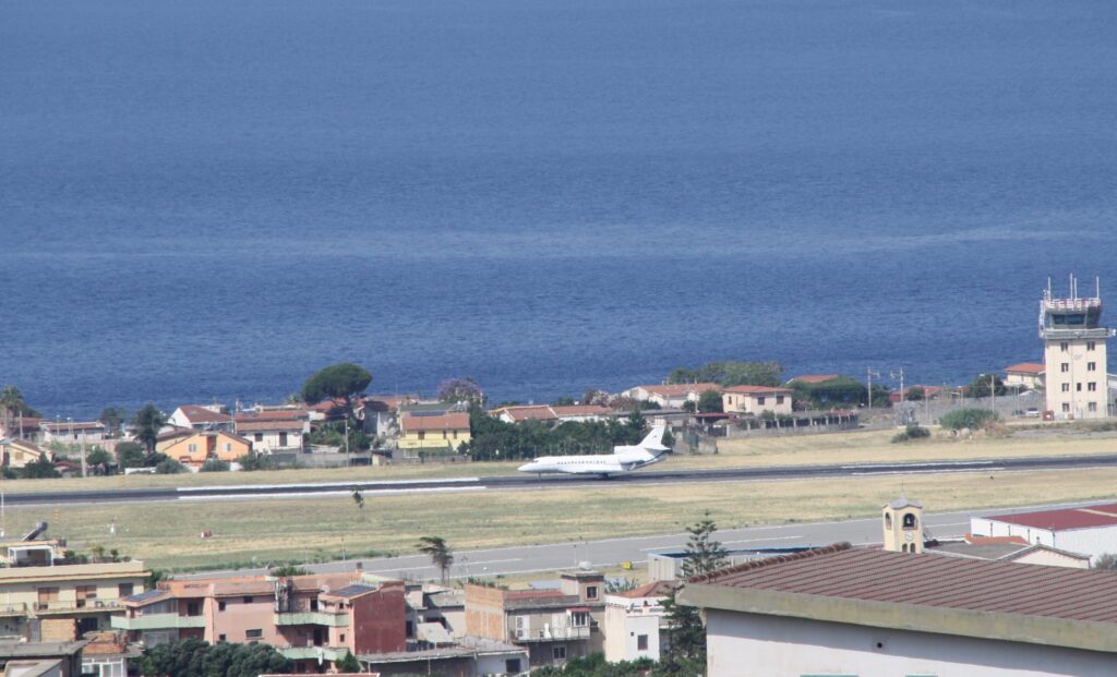 volo giorgia meloni atterra aeroporto reggio calabria 5 giugno 2026