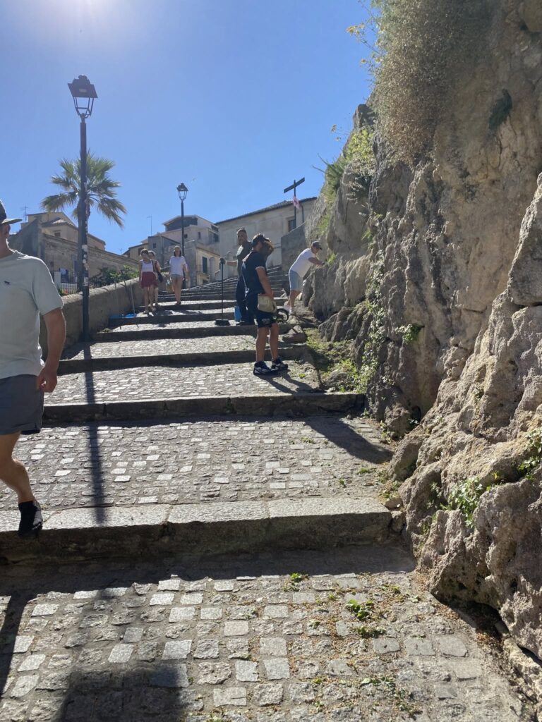 volontari a tropea per decoro strade con il sindaco macrì